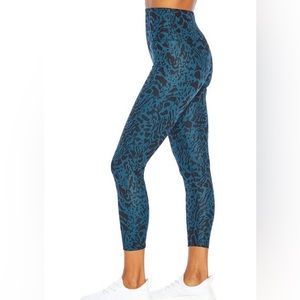 Bally total fitness,large,tiger,25”tummy control,high rise ankle leggings